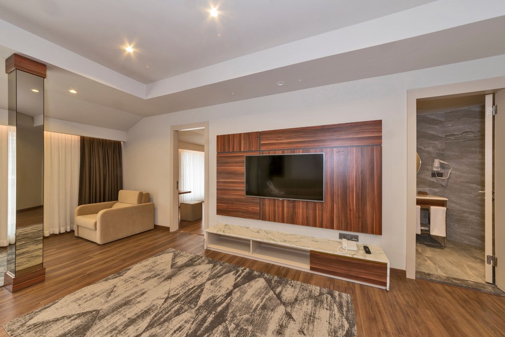 Hotel Golden Royal Suite Room