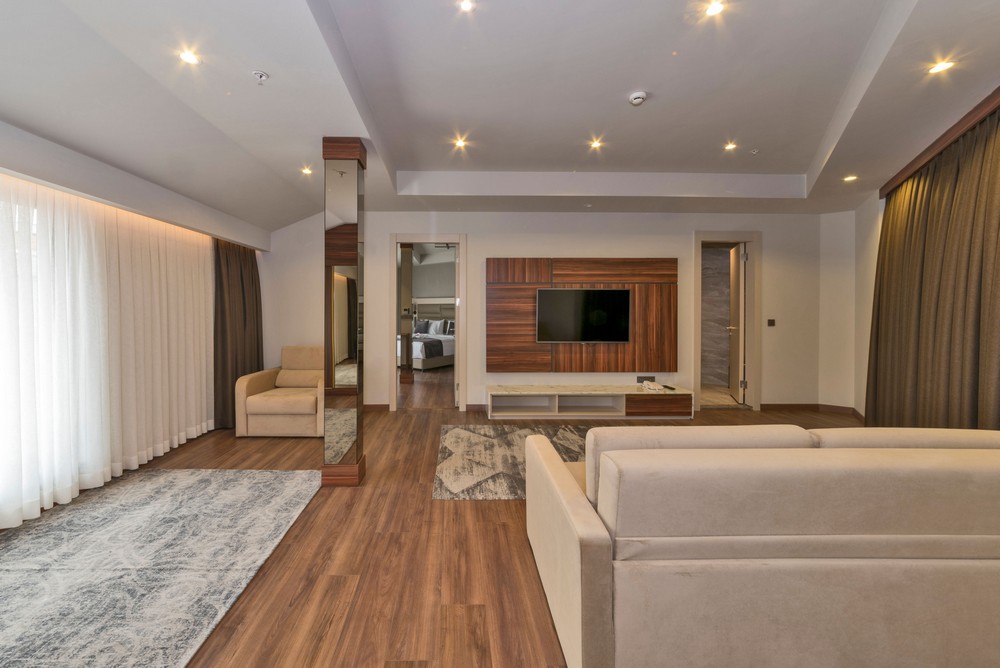 Hotel Golden Royal Suite Room