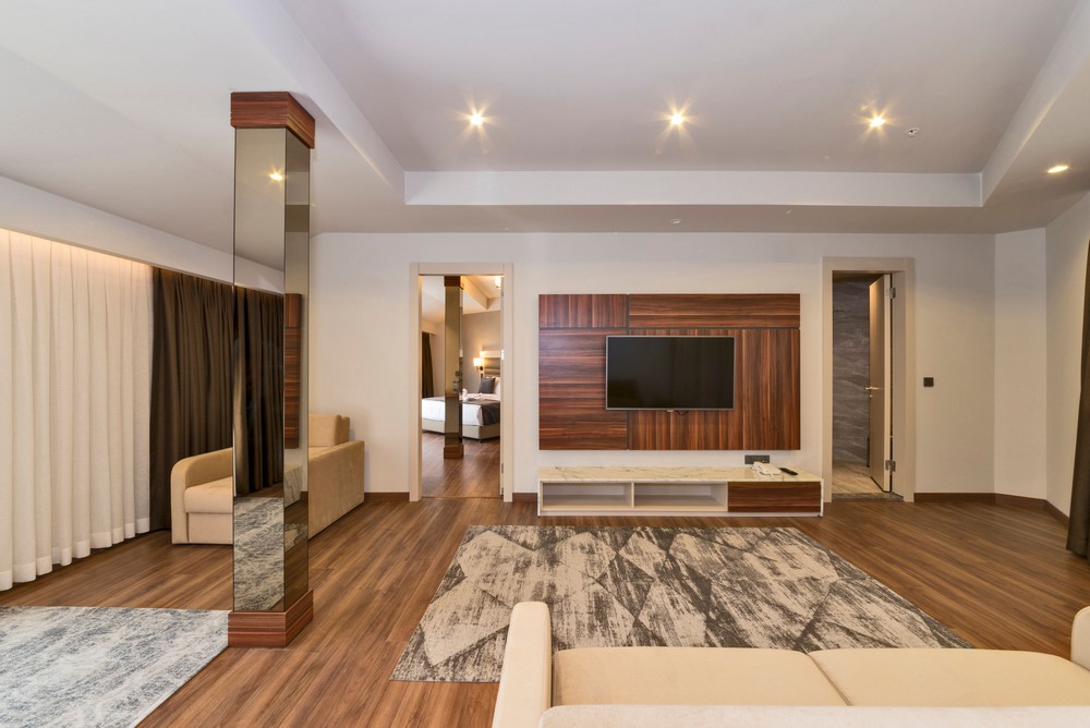 Hotel Golden Royal Suite Room