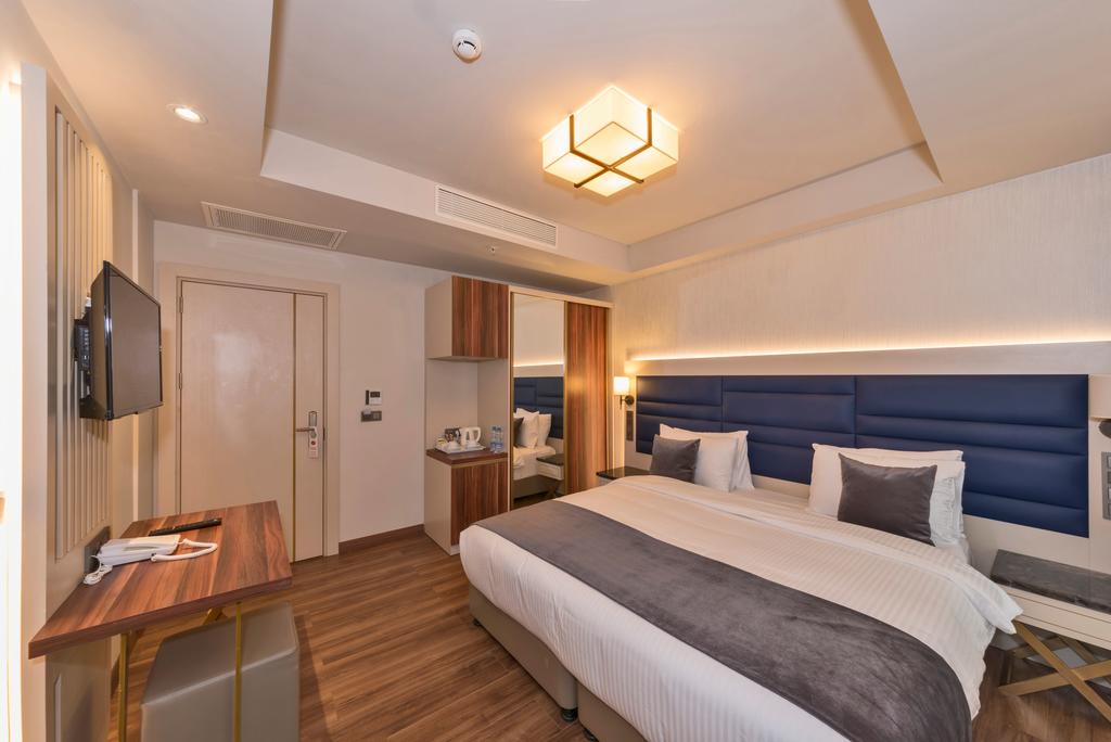 Hotel Golden Royal superior  Room